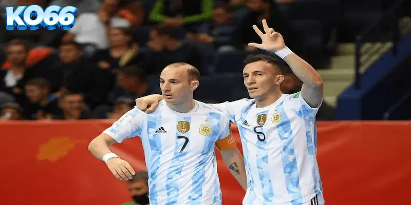 ca-cuoc-futsal-the-gioi-ko66 Cận cảnh pha tranh chấp quyết liệt trên mặt sân tiêu chuẩn quốc tế của một giải futsal thế giới